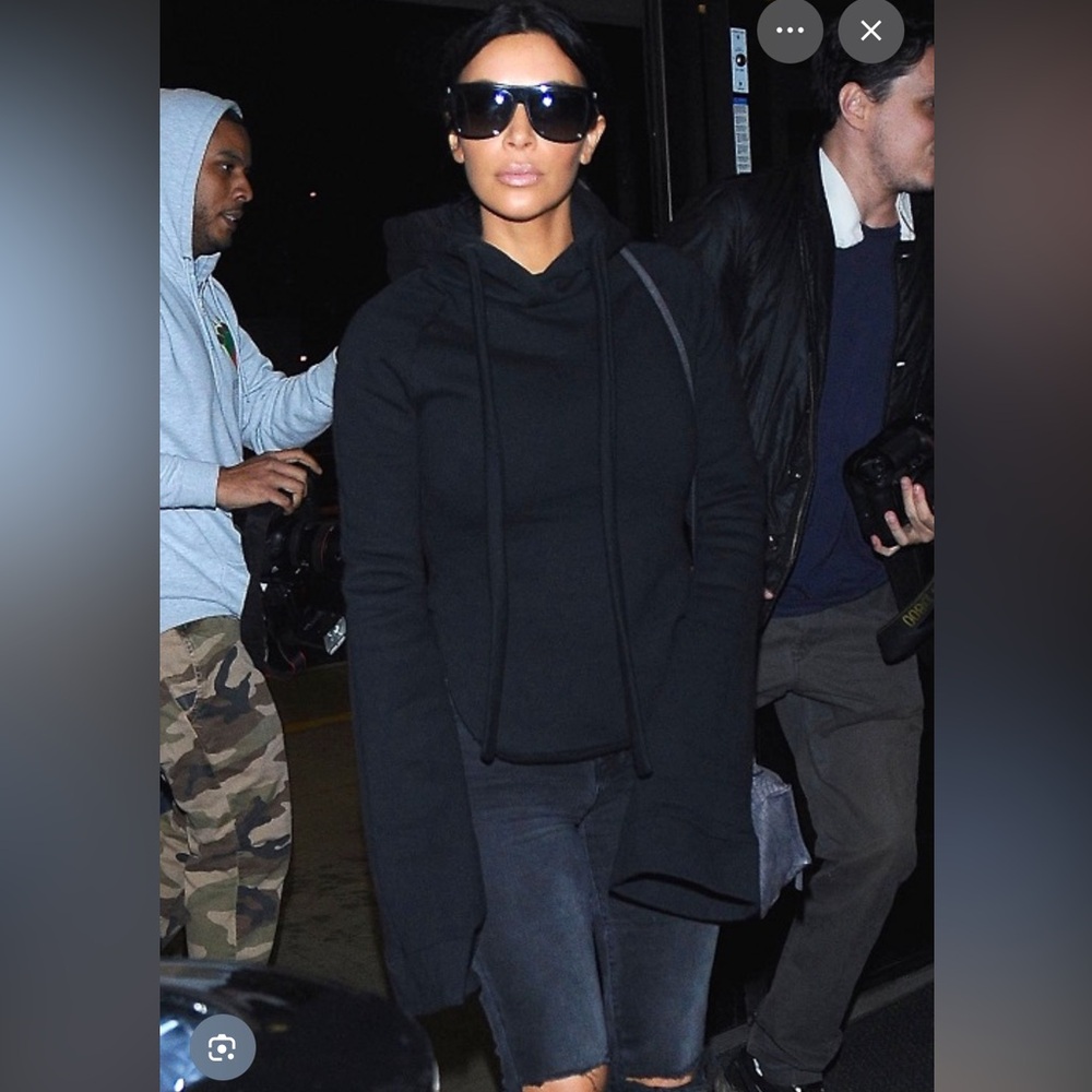 Black cropped pullover